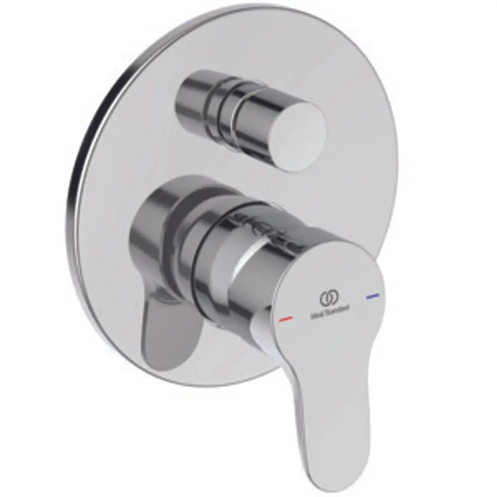Chromene Wandarmatur von Ideal Standard mit zwei Reglern zur Einstellung von Wasserfluss und Temperatur. Runde, flache Oberfläche ohne sichtbare Schrauben.